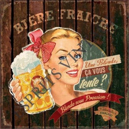 Plateau métal 18 x 24 cm une publicité de pin-up pour une bière