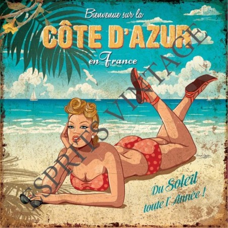 Plateau métal 18 x 24 cm une pin-up allongée sur la plage maillot de bain rouge