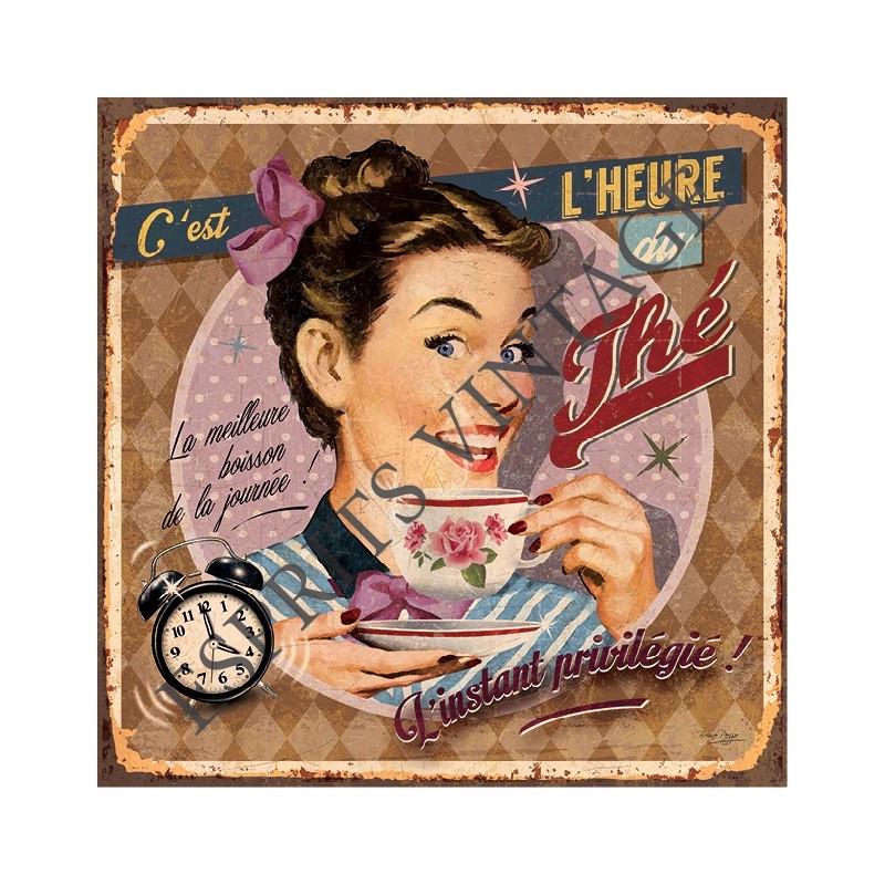 Plaque métal 29x29 29 x 29 cm Une pin-up vintage buvant son thé sur une afffiche publicitaire